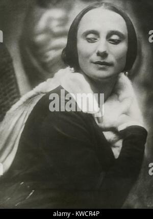 Anna Pavlova, ballerino russo. Lei era un ballerino principale del Balletto Imperiale Russo e i Ballets Russes di Sergej Diaghilev. Ca. 1920s. - (BSLOC 2014 17 194) Foto Stock