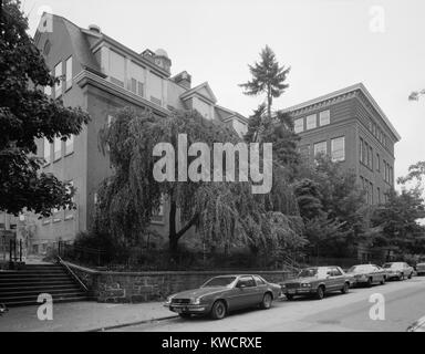 Yonkers, New York, ca. 1980. Scuola pubblica n. 3, Hamilton Avenue tra Ludlow e Morris strade. Westchester County, NY. (BSLOC 2015 11 12) Foto Stock