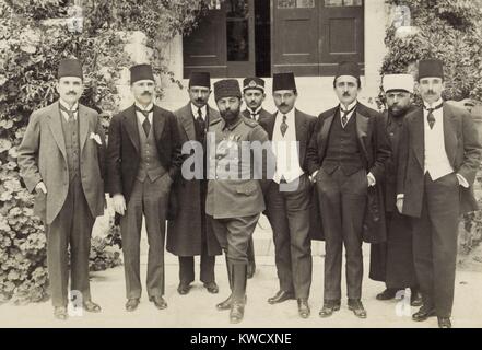 Cemal Pasha e membri del parlamento turco in Gerusalemme, 1916. Egli ha avuto successo militare in Iraq nel 1915, ma ha lasciato la Palestina dopo le truppe turche vacillato in 1917 (BSLOC 2017 1 110) Foto Stock