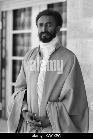 Ras Tafari, più tardi imperatore Haile Selassie in Etiopia. 1924 foto scattata durante il suo viaggio in Medio Oriente e in Europa. Tafari ha preso il nome dell'imperatore Haile Selassie nel 1930 quando è riuscito Imperatrice Zewditu (BSLOC 2017 1 121) Foto Stock