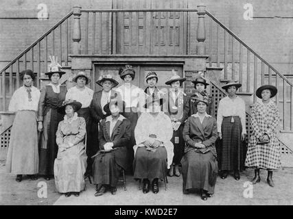 Phyllis Wheatley Club, Buffalo NY, era un affiliato del Natl Assoc. colorati di circoli femminili. Fondata nel 1899, hanno stabilito un insediamento house nel 1905. Essi hanno sviluppato programmi per nutrire gli affamati, Donazioni di libri di autori di nero per biblioteche scolastiche, stabiliti negli asili, organizzato madre del club per insegnare le abilità di Parenting (BSLOC 2017 20 173) Foto Stock