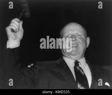 Dave Beck, Presidente uscente del Teamsters Union, a Miami Beach Convention, Sett. 30, 1957. Egli aveva invocando il diritto di non autoincriminarsi 117 volte prima di un senato degli Stati Uniti comitato studiando il racket del lavoro in precedenza nel 1957. Il sig. Beck è stato condannato nel 1959 di reddito federale-l'evasione fiscale e servita a 30 mesi di carcere. Ha vinto un pieno perdono nel 1975 dal Presidente Gerald Ford. (BSLOC 2014 13 246) Foto Stock