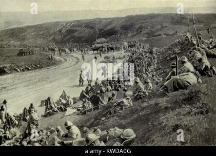 Guerra mondiale 1. Somme offensivo. Una concentrazione di truppe francesi si sta svolgendo un'ora prima dell'attacco su Sailly-Saillisel. Il villaggio è stato vinto il 1 novembre 1916, nel corso delle ultime settimane della battaglia della Somme. (BSLOC 2013 1 114) Foto Stock