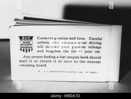 Guerra Mondiale 2 benzina libretto di razionamento per un anno di consumo. 1942-1946 dal governo degli Stati Uniti razionata anche altri prodotti quali il riscaldamento dell'olio, metalli, gomma, carta e materie plastiche (BSLOC 2016 7 24) Foto Stock