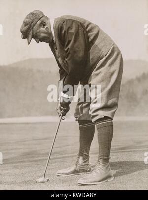 Charles M. Schwab golf presso il bianco molle di zolfo, West Virginia, 1922. Egli ha fatto la sua fortuna come testa di Betlemme Costruzione navale e la siderurgia Company dal 1903 la fornitura di acciaio per la costruzione navale, grattacieli e Guerra Mondiale 1 (BSLOC 2016 8 11) Foto Stock