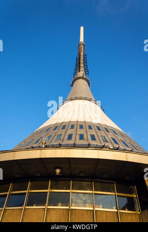 Tramonto a Torre jested trasmettitore di telecomunicazione su Jested montagna vicino a Liberec, Bohemia Repubblica Ceca Foto Stock