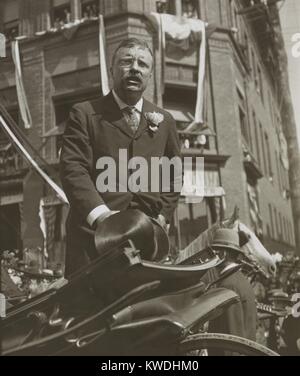 Presidente Theodore Roosevelt offrendo un discorso da un carrello, Willimantic, CT., e il agosto 23, 1902. Egli fu all inizio del suo 600 miglio parlando tour attraverso il New England, prima delle elezioni di mid-term (BSLOC 2017 6 57) Foto Stock