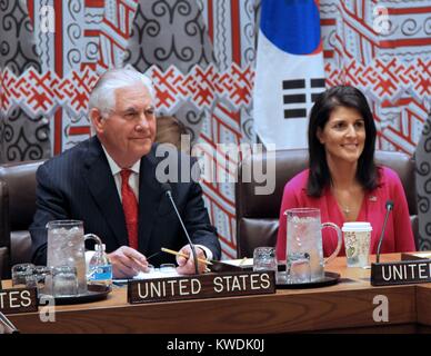 Noi Segretario Tillerson e ambasciatore delle Nazioni Unite Nikki Haley soddisfare con Est alleati asiatici, 28 aprile 2017. Presso le Nazioni Unite a New York City (BSLOC 2017 18 131) Foto Stock