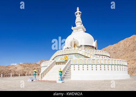 Shanti Stupa è un buddista white-cupola stupa in Leh, India Foto Stock