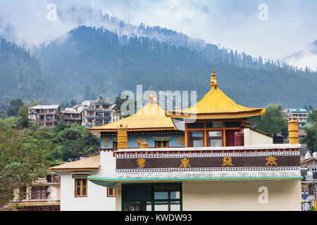 Monastero tibetano in Manali town, Himalaya, India Foto Stock