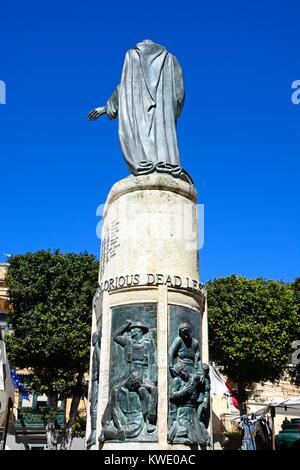 War Memorial statua in piazza Indipendenza (Piazza I-Indipendenza), Victoria (Rabat), Gozo, Malta, l'Europa. Foto Stock