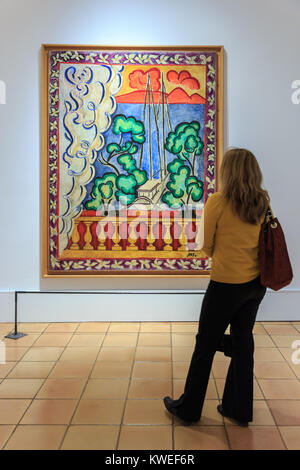 Visitatore guardando 'Finestra di Tahiti", 1935, da Henri Matisse, presso il Museo di Matisse, Nizza, Francia, solo editoriale Foto Stock