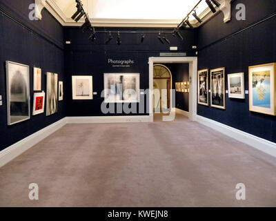 Pezzi di arte visualizzati prima dell' asta di Sotheby's Headquarters in London Mayfair area Foto Stock