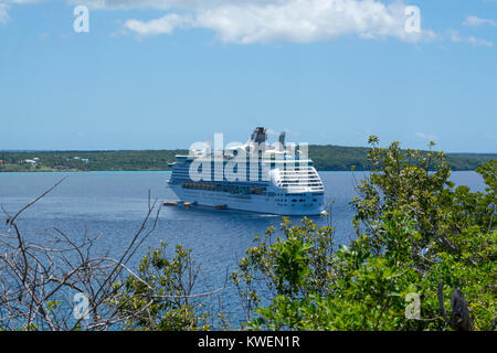 Voyager dei mari ancorato in Santal Bay, Lifou. Foto Stock