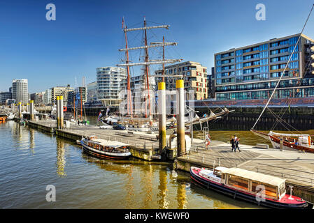 Nave tradizionale in porto la sabbia del porto di gate nella città portuale di Amburgo, Germania, Europa Traditionsschiffhafen Sandtorhafen im in der Hafen Foto Stock