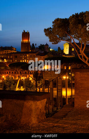 Traiano Mercato del Foro di Traiano di notte, Roma, lazio, Italy Foto Stock