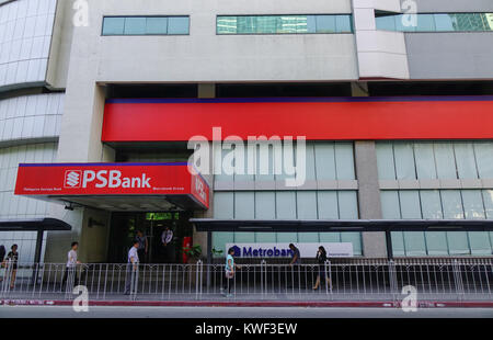 Manila, Filippine - 12 Apr 2017. Edificio PSBank a Manila nelle Filippine. Manila è la capitale delle Filippine e il centro di governance, a scopo didattico Foto Stock