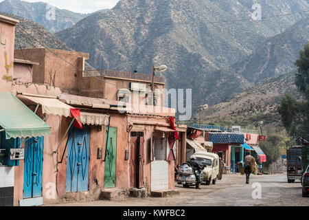 Remote vilage su Tizi n Test pass, Alto Atlante. Foto Stock