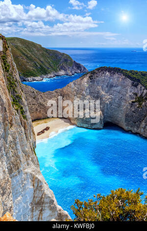 Navagio (naufragio) spiaggia di Zante Island, Grecia. Navagio Beach è un'attrazione popolare fra i turisti di visitare l'isola di Zante.Le migliori Foto Stock