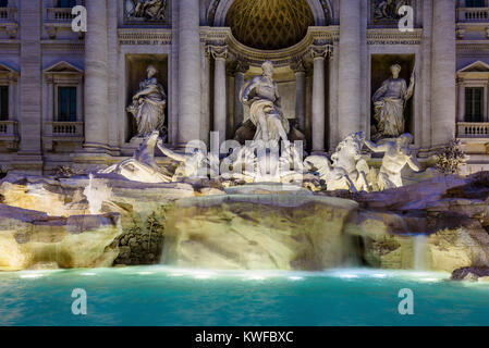 Vista notturna di Fontana di Trevi, Roma, lazio, Italy Foto Stock