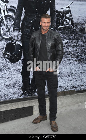 NEW YORK, NY - 09 settembre: Fotografo/ regista Peter Lindbergh e David Beckham sono considerati al di fuori della Belstaff Houseat Belstaff House il 9 settembre 2014 a New York City. Persone: Peter Lindbergh, David Beckham Foto Stock