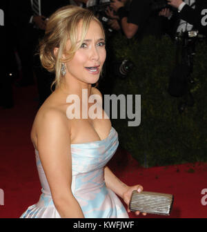 NEW YORK, NY - 05 Maggio: Hayden Panettiere assiste il 'Charles James: oltre la moda' Costume Institute Gala al Metropolitan Museum of Art il 5 di Maggio di 2014 in New York City. Persone: Hayden Panettiere Foto Stock