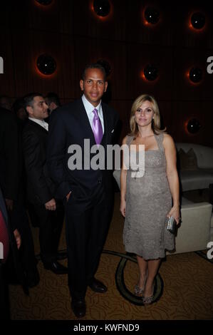 MIAMI BEACH - Gennaio 19, 2008: Alex Rodriguez e la moglie incinta di Cynthia Rodriguez arriva al Ritz Carlton South Beach per assistere al 2008 tutte le Star Gala e parte a vantaggio della famiglia AROD Foundation e Bay Point Scuole on gennaio 19, 2008 a Miami Beach, in Florida. Persone: Alex Rodriguez; Cynthia Rodriguez Foto Stock