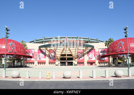 ANAHEIM, CALIFORNIA - 24 febbraio 2017: cancello principale entrata a Angel Stadium di Anaheim. Lo stadio è la casa di Los Angeles gli angeli di Anaheim. Foto Stock