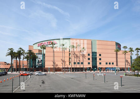 ANAHEIM, CA, 17 marzo 2017: l'Honda Center di Anaheim, in California. L'arena è sede degli Anaheim Ducks della National Hockey League e Los Foto Stock