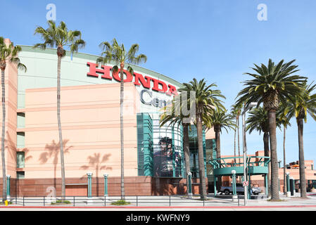 ANAHEIM, CA, 17 marzo 2017: l'Honda Center di Anaheim, in California. L'arena è sede degli Anaheim Ducks della National Hockey League e Los Foto Stock
