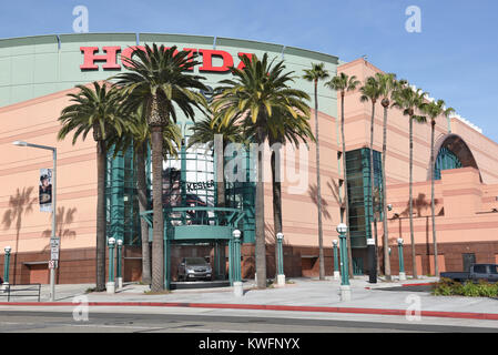ANAHEIM, CA, 17 marzo 2017: l'Honda Center di Anaheim, in California. L'arena è sede degli Anaheim Ducks della National Hockey League e Los Foto Stock