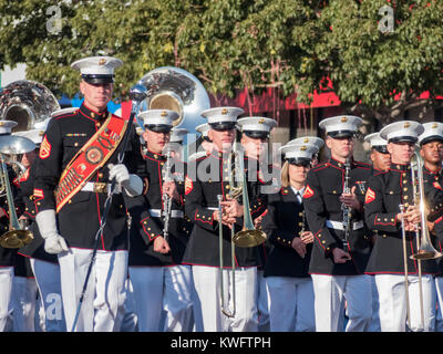 Pasadena, JAN 1: San Diego banda Marino mostra della superba torneo del famoso Rose Parade il Jan 1, 2017 a Pasadena, in California, Stati Uniti Foto Stock