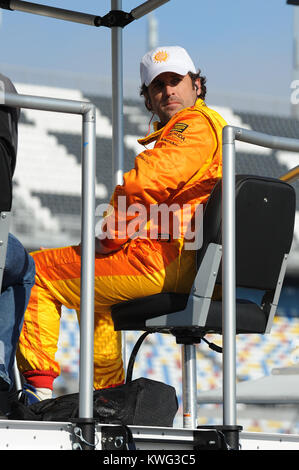 DAYTONA BEACH FL - gennaio 06: Gray's Anatomy attore Patrick 'McDreamy' Dempsey sta cominciando a mostrare la sua età un po' come si è visto con una striscia grigia nella sua testa. Patrick Galen Dempsey (nato il 13 gennaio 1966) è un attore americano, conosciuto per il suo ruolo come neurochirurgo Dottor Derek Shepherd ('McDreamy') sul dramma medico Gray's Anatomy. Dempsey è avvistata durante il test per la Rolex Sports Car Series Rolex 24 a Daytona International Speedway su Gennaio 6, 2012 a Daytona Beach, Florida Persone: Patrick Dempsey Foto Stock