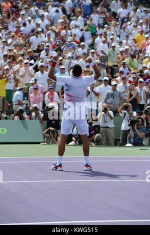 KEY BISCAYNE, FL - 01 aprile: Novak Djokovic di Serbia sconfigge Andy Murray di Gran Bretagna in uomini singoli finale del giorno 14 del Sony Ericsson Open a Crandon Park Tennis Center su Aprile 1, 2012 in Key Biscayne, Florida. Persone: Novak Djokovic Foto Stock