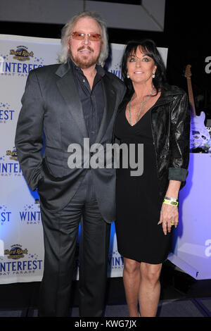 HOLLYWOOD, FL - Dicembre 09: Barry Gibb dei Bee Gees assiste il Seminole Hard Rock Winterfest sfilata di barche 2011 Grand Marshal ricevimento al Seminole Hard Rock Hotel il 9 dicembre 2011 in Hollywood Florida. Persone: Barry Gibb Foto Stock