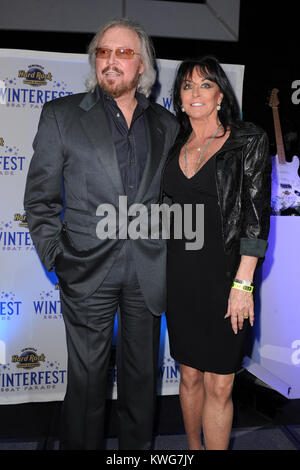 HOLLYWOOD, FL - Dicembre 09: Barry Gibb dei Bee Gees assiste il Seminole Hard Rock Winterfest sfilata di barche 2011 Grand Marshal ricevimento al Seminole Hard Rock Hotel il 9 dicembre 2011 in Hollywood Florida. Persone: Barry Gibb Foto Stock