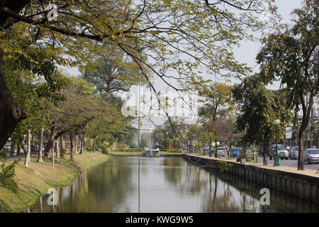 CHIANG MAI, Thailandia - gennaio 29 2014: Chiang Mai fossato. Posizione intorno della città vecchia di Chiang Mai. Foto Stock