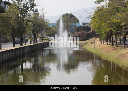 CHIANG MAI, Thailandia - gennaio 29 2014: Chiang Mai fossato. Posizione intorno della città vecchia di Chiang Mai. Foto Stock