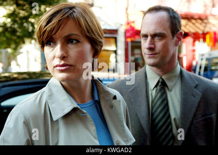 1999 - New York, NY, STATI UNITI D'AMERICA - ''tragedia''.Mariska Hargitay come det. Olivia Benson, Christopher Meloni come det. Elliot stabili.legge & ordine: Unità speciale delle vittime. (Credito Immagine: © ABC/Entertainment foto/ZUMApress.com) Foto Stock