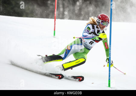 Zagabria, Croazia. 03 gen 2018. Bucik Ana di slo sulla Audi FIS Coppa del Mondo di Sci Alpino Slalom speciale femminile, Snow Queen Trophy 2018 a Zagabria in Croazia. Credito: Goran Jakuš/Alamy Live News Foto Stock