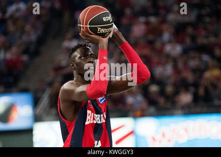 Vitoria, Spagna. 3 gennaio, 2017. Ilmane Diop (Baskonia) in azione durante la partita di basket della stagione 2017/2018 di spagnolo ACB League 'Endesa' tra Saski Baskonia e Real Madrid Baloncesto a Fernando Buesa Arena Center su Gennaio 3, 2017 a Vitoria, Spagna. Credito: David Gato/Alamy Live News Foto Stock