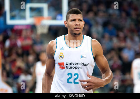 Vitoria, Spagna. 3 gennaio, 2017. Edy Tavares (Real Madrid) durante la partita di basket della stagione 2017/2018 di spagnolo ACB League 'Endesa' tra Saski Baskonia e Real Madrid Baloncesto a Fernando Buesa Arena Center su Gennaio 3, 2017 a Vitoria, Spagna. Credito: David Gato/Alamy Live News Foto Stock