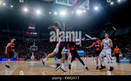 Vitoria, Spagna. 3 gennaio, 2017. Un momento della partita di basket della stagione 2017/2018 di spagnolo ACB League 'Endesa' tra Saski Baskonia e Real Madrid Baloncesto a Fernando Buesa Arena Center su Gennaio 3, 2017 a Vitoria, Spagna. Credito: David Gato/Alamy Live News Foto Stock