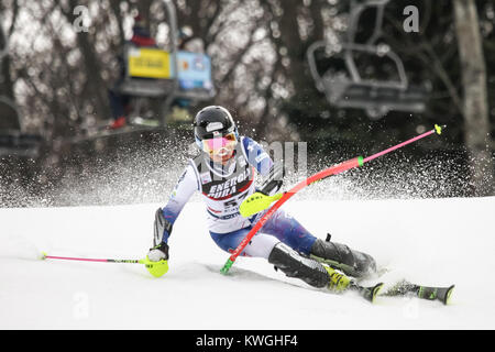 Zagabria, Croazia. 03 gen 2018. Kiyosawa Emiko di Jpn compete durante l'Audi FIS Coppa del Mondo di Sci Alpino Slalom speciale femminile, Snow Queen Trophy 2018 a Zagabria in Croazia. Credito: Goran Jakuš/Alamy Live News Foto Stock