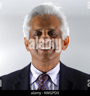 Davenport, Iowa, USA. Il 30 agosto, 2016. Mohammed Irshad sinistra India per una residenza medica a Chicago nel 1983 ed è ora un gastroenterologo a Clinton. Credito: Andy Abeyta/Quad-City volte/ZUMA filo/Alamy Live News Foto Stock