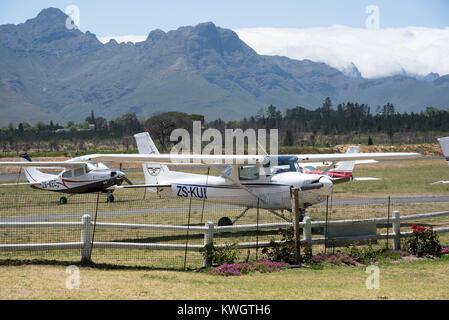 Stellenbosch Flying Club a Stellenbosch, Western Cape, Sud Africa, dicembre 2017, piccolo aerodromo nella Western Cape regione. Foto Stock