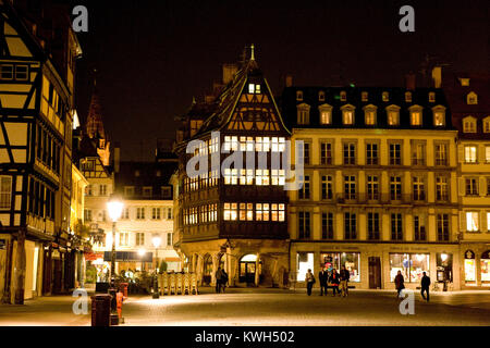 Europa/Francia/Alsace/Bas-Rhin/Strasburgo. La Maison Kammerzell. Extérieur nuit//vista dall'esterno di notte Foto Stock