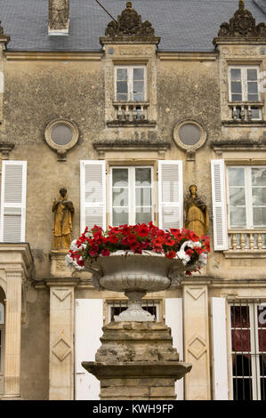 Facciata del Chateau de Terre-Neuve, Fontenay-le-Comte, VendŽe, Pays de la Loire, Francia Foto Stock