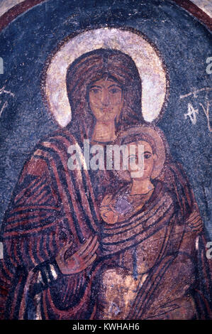 Vergine Maria e il bambino o neonato Gesù (C11th) affresco bizantino o dipinto Rock-Cut o Rock Cut Eski Gumus Monastero, Eskigumus monastero o Gumusler Monastero, Gumusler, vicino Nigde, Cappadocia, Turchia Foto Stock