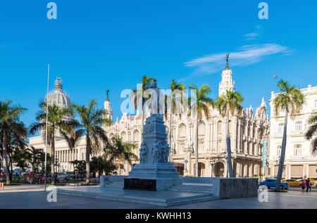 L'Avana, Cuba - Giugno 27, 2017: attrazione Jose Marti Scultura nel centro storico di La Habana Vieja nella città dell'Avana Cuba - Serie Cuba Reportage Foto Stock